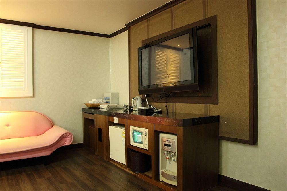 Hotel Diamond Suwon Exteriör bild