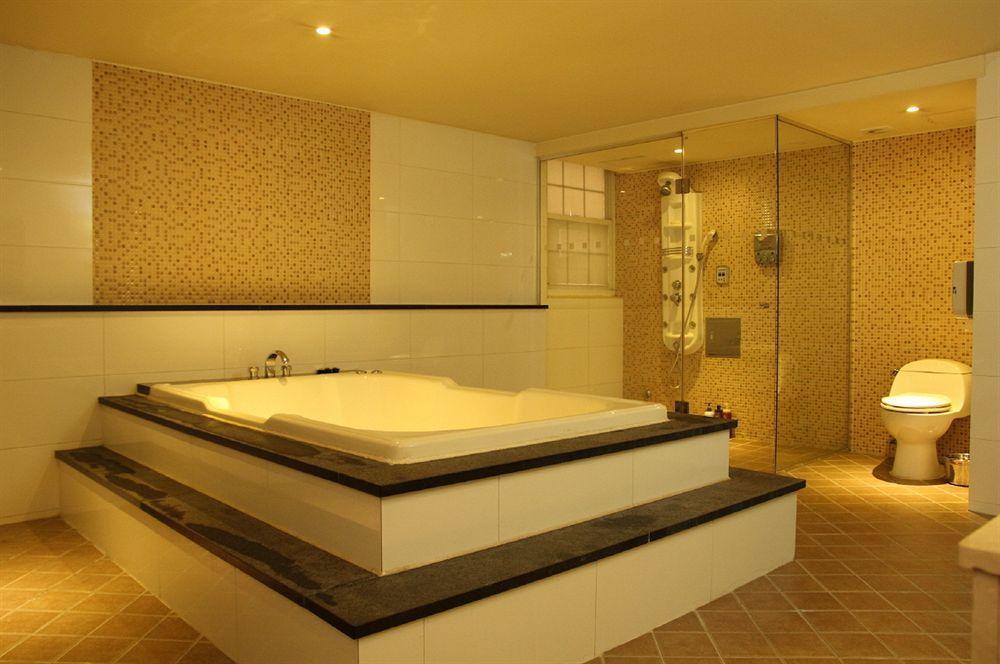 Hotel Diamond Suwon Exteriör bild