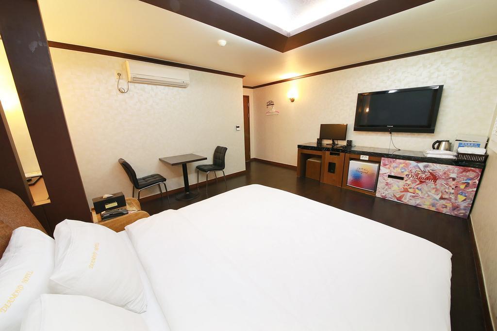 Hotel Diamond Suwon Exteriör bild
