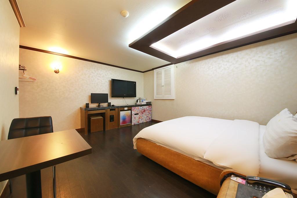 Hotel Diamond Suwon Exteriör bild