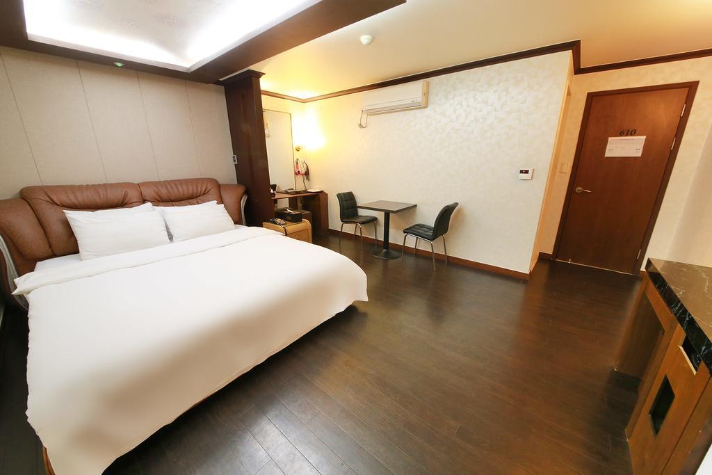 Hotel Diamond Suwon Exteriör bild