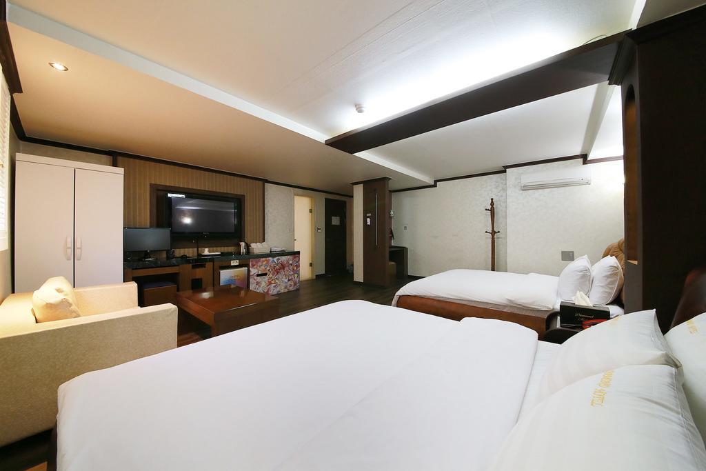 Hotel Diamond Suwon Exteriör bild