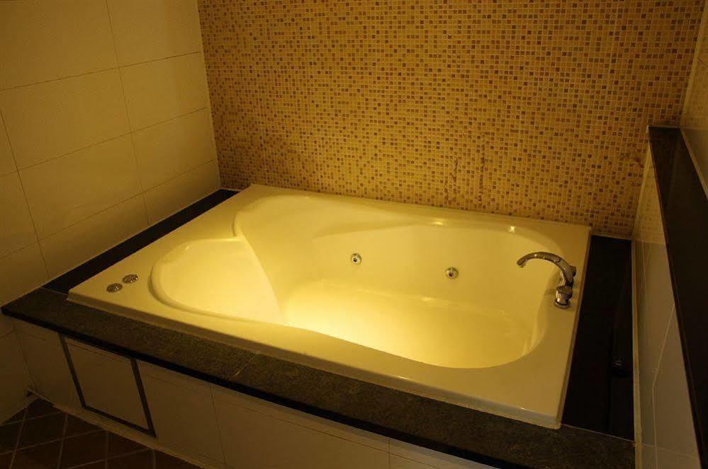 Hotel Diamond Suwon Exteriör bild