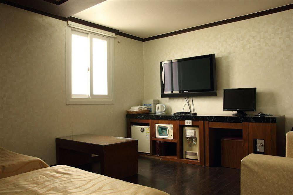 Hotel Diamond Suwon Exteriör bild