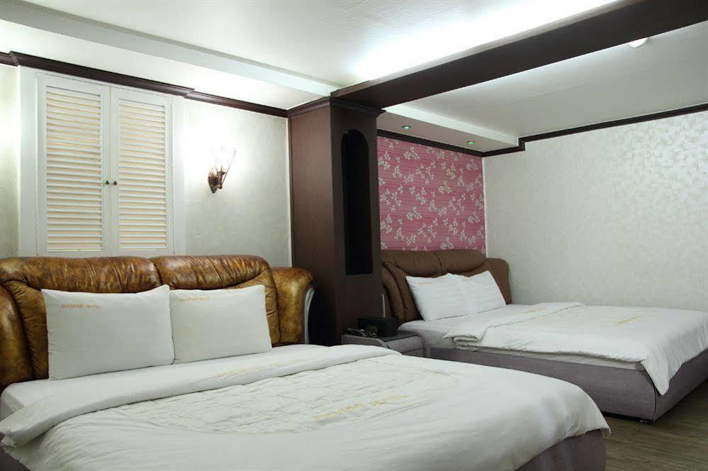 Hotel Diamond Suwon Exteriör bild