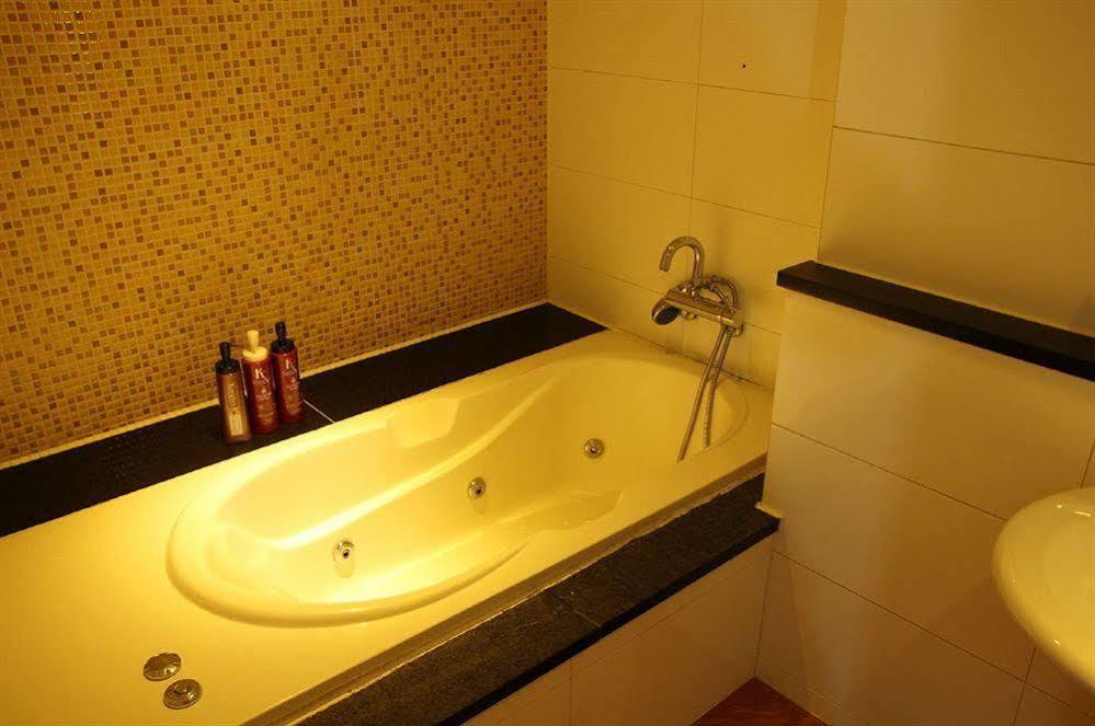 Hotel Diamond Suwon Exteriör bild